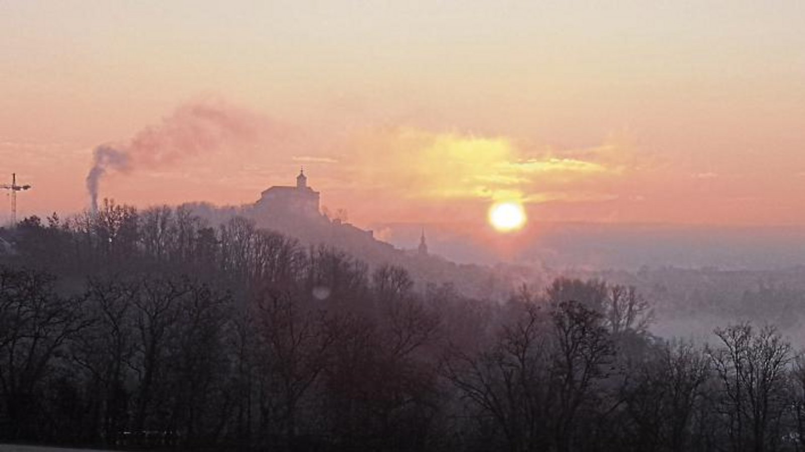 „Genau den Moment erwischt, als die Sonne über die Kante kam“, schreibt Marc Mörgenthaler aus Roßwag zu seiner Morgenstimmung am Kaltenstein. „Genau den Moment erwischt, als die Sonne über die Kante kam“, schreibt Marc Mörgenthaler aus Roßwag zu seiner Morgenstimmung am Kaltenstein.