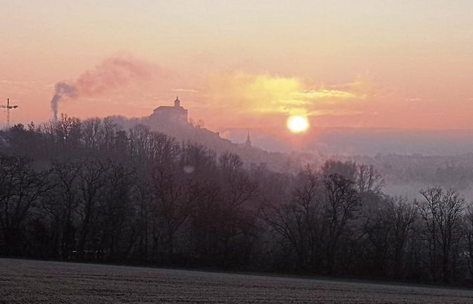 „Genau den Moment erwischt, als die Sonne über die Kante kam“, schreibt Marc Mörgenthaler aus Roßwag zu seiner Morgenstimmung am Kaltenstein.