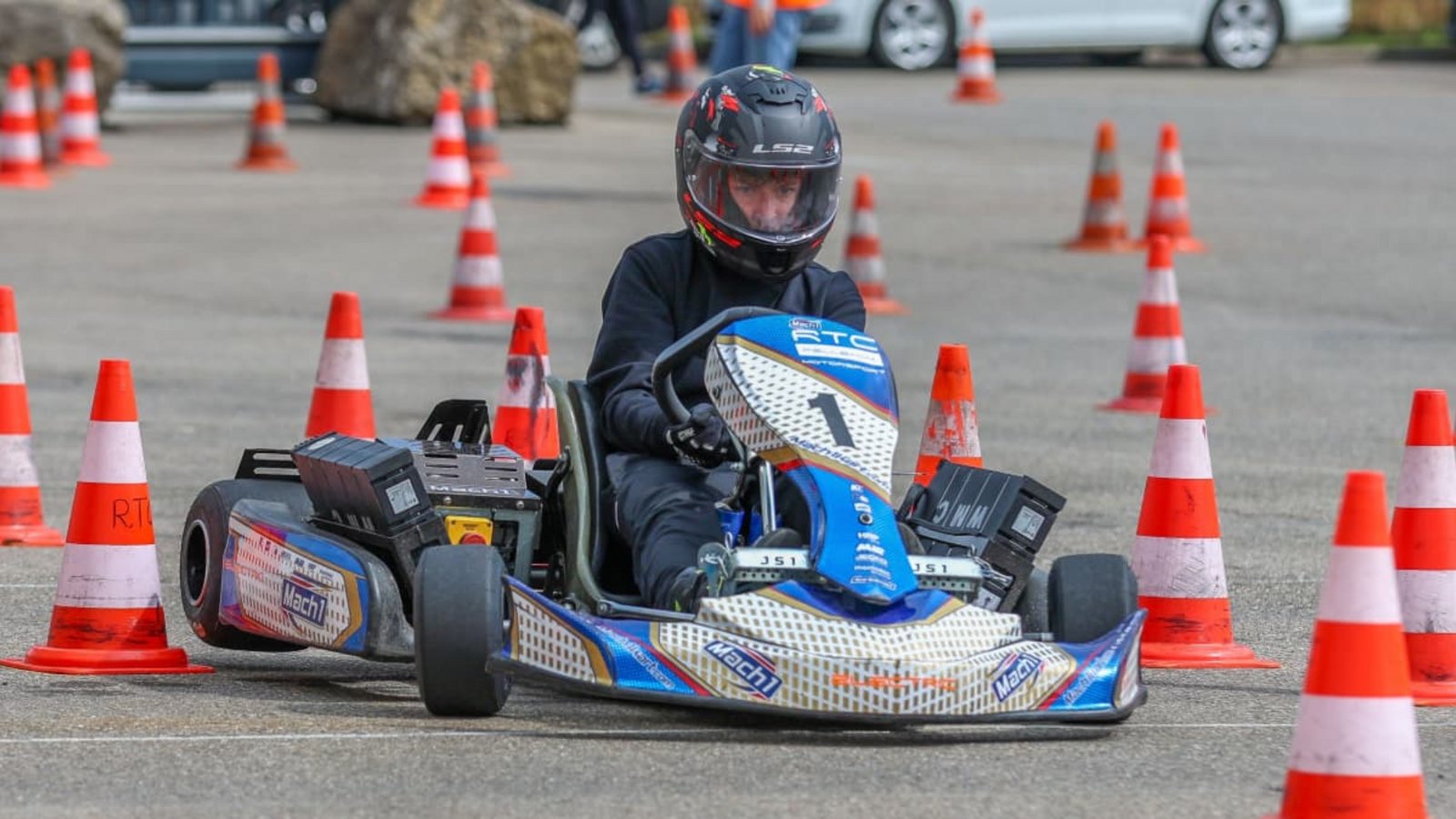 Hochkonzentriert im Parcours: Niklas Klumpp vom RTC FellbachGünter Schmid Hochkonzentriert im Parcours: Niklas Klumpp vom RTC FellbachGünter Schmid