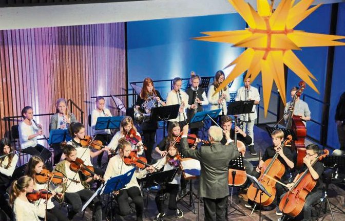 Das Juniororchester des Lichtenstern-Gymnasiums bei seinem Auftritt. Foto: p