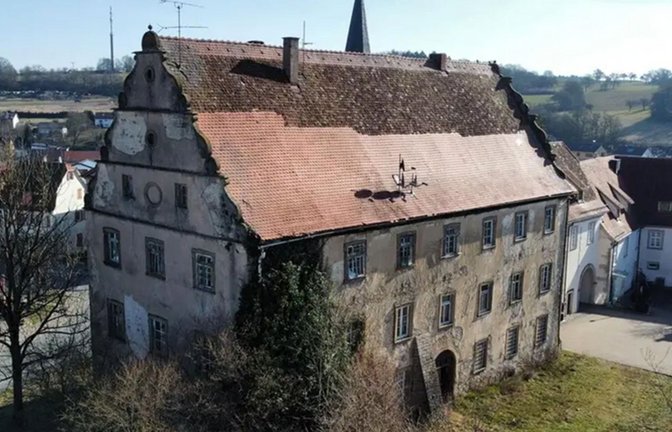 Wenig pompös, dafür günstig zu haben: Schloss Merchingen im beschaulichen Ravenstein.<span class='image-autor'>Foto: ImmoScout24</span>