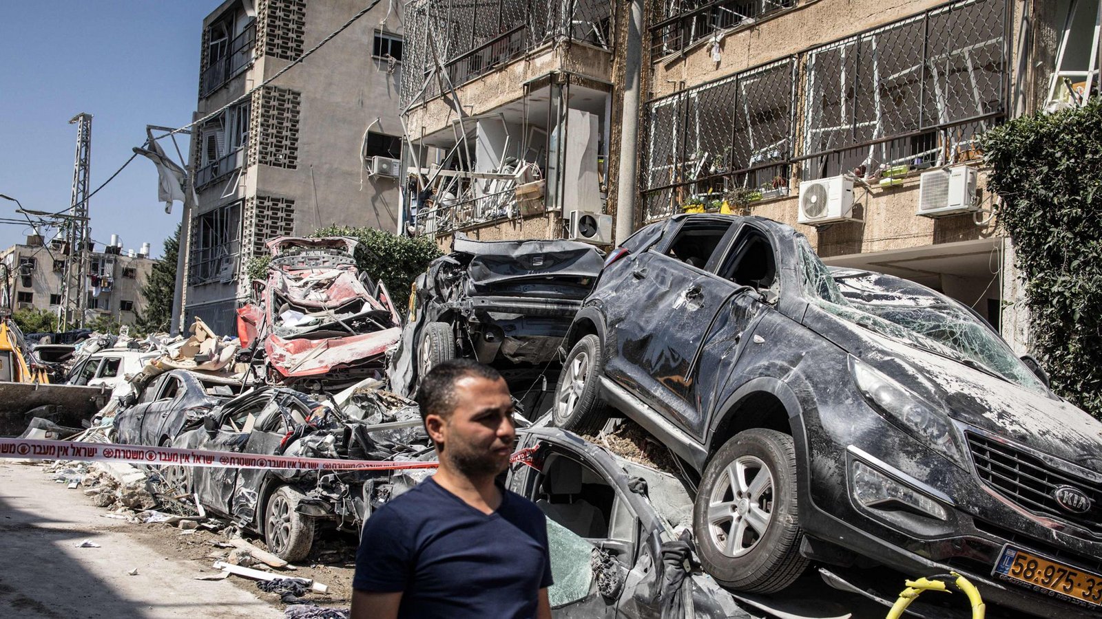 Iranische Raketen haben Tel Aviv getroffen. Ein Ende des Krieges zwischen Israel und Iran ist nicht absehbar.Foto: AFP/John Wessels Iranische Raketen haben Tel Aviv getroffen. Ein Ende des Krieges zwischen Israel und Iran ist nicht absehbar.Foto: AFP/John Wessels