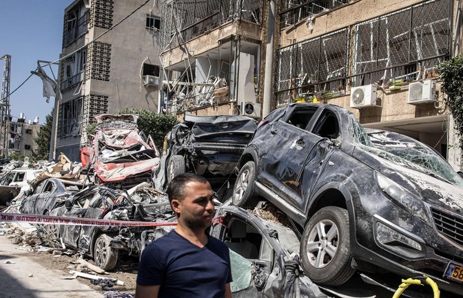 Iranische Raketen haben Tel Aviv getroffen. Ein Ende des Krieges zwischen Israel und Iran ist nicht absehbar.<span class='image-autor'>Foto: AFP/John Wessels</span>