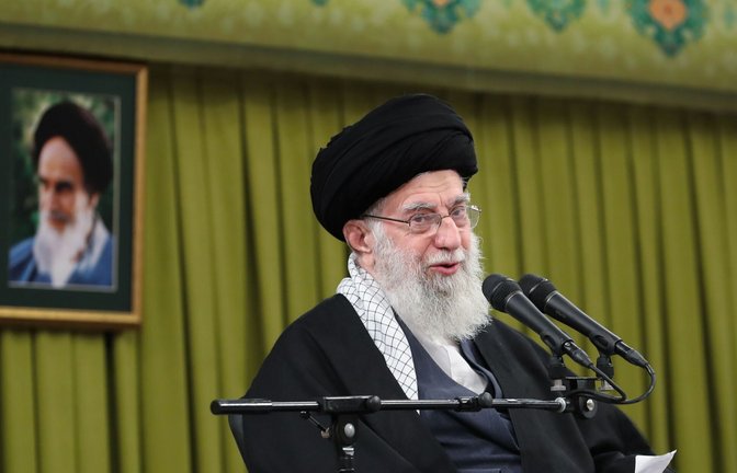 Der gesperrte X-Account veröffentlichte hebräische Kommentare im Namen von Ali Chamenei. (Archivbild)<span class='image-autor'>Foto: dpa/Iranian Supreme Leader's Office</span>