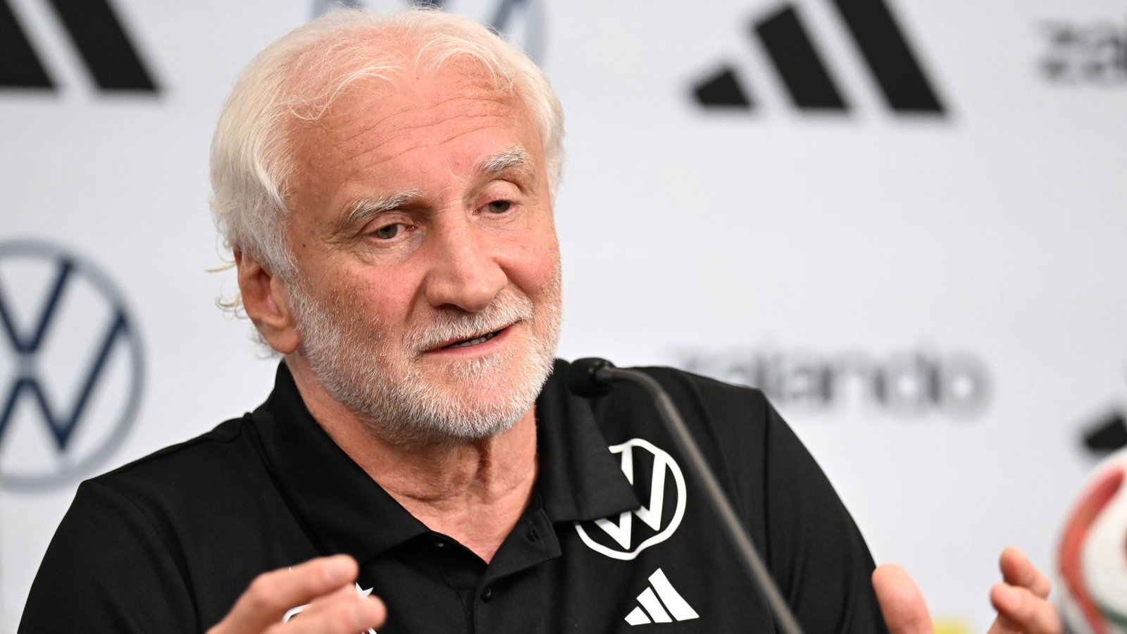 Voller Fokus auf Paraguay: Rudi Völler.Foto: Federico Gambarini/dpa