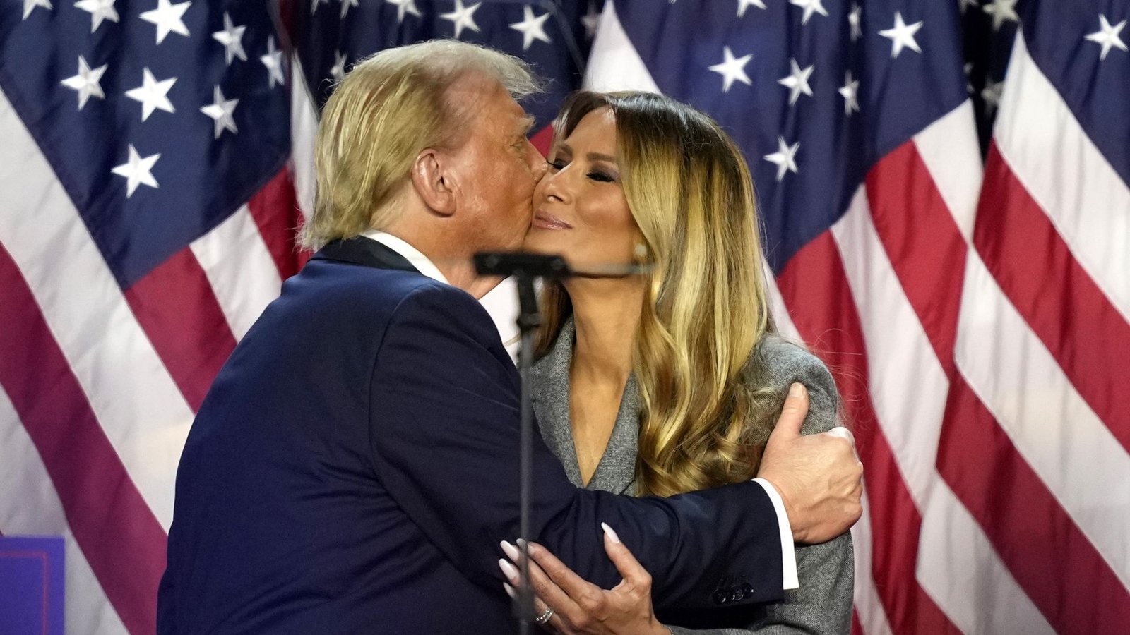 Bussi für den „President Elect“: Donald und Melania Trump in der Wahlnacht.Foto: dpa/Alex Brandon