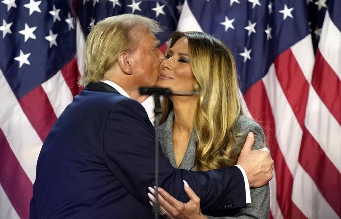 Bussi für den „President Elect“: Donald und Melania Trump in der Wahlnacht.<span class='image-autor'>Foto: dpa/Alex Brandon</span>