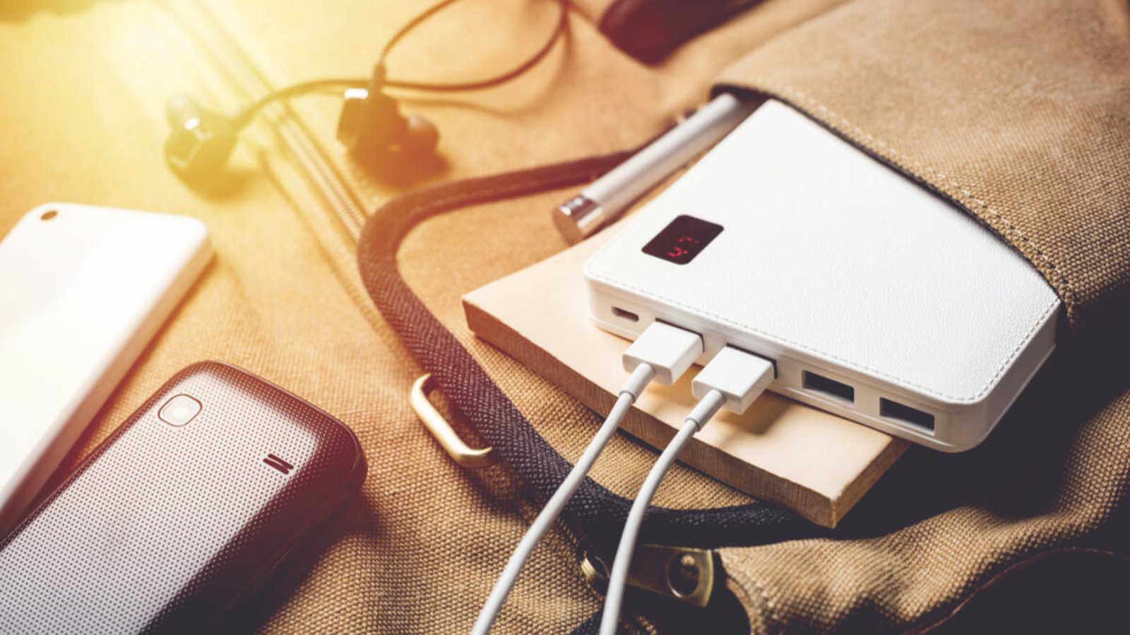 In diesem Artikel erfahren Sie anhand einer Beispielrechnung, was das Laden einer Powerbank in etwa kostet.Foto: Nor Gal / Shutterstock.com