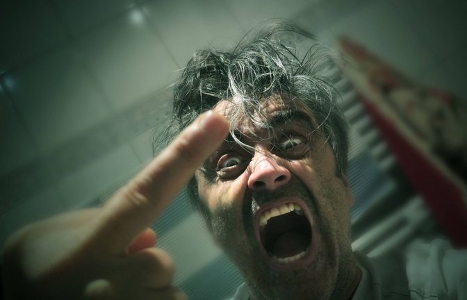 „Penner“, „Scheißkerl“, „Sackgesicht“, „Drecksau“, „Arschloch“: Der Stinkefinger gehört augenscheinlich für viele Choleriker  zum Leben dazu wie die Luft zum Atmen.<span class='image-autor'>Foto: Imago/Ray van Zeschau</span>