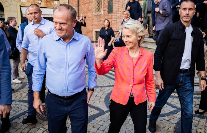 Europa verschärft die Gangart gegenüber Migranten. Polens Premier Donald Tusk (links) kündigt sogar an, das Asylrecht in seinem Land auszusetzen. EU-Kommissionspräsidentin Ursula von der Leyen will die Rückführungen neu regeln.<span class='image-autor'>Foto: dpa/Christoph Soeder</span>
