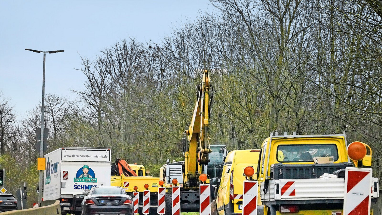 Schon 2024 wurde an den Brücken im Zuge der Rotenwaldstraße gearbeitet. Nun soll ein Neubau entstehen.Foto: Lichtgut/Ferdinando Iannone Schon 2024 wurde an den Brücken im Zuge der Rotenwaldstraße gearbeitet. Nun soll ein Neubau entstehen.Foto: Lichtgut/Ferdinando Iannone