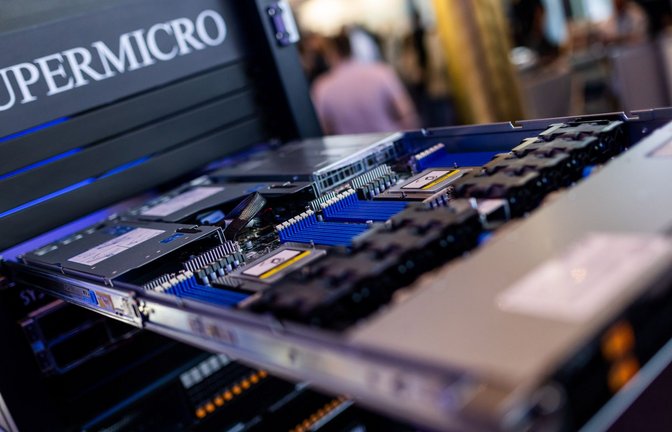 Supermicro betont, dass sich die Vorwürfe nur gegen einzelne Mitarbeiter, aber nicht gegen die Firma richten. (Archivbild)<span class='image-autor'>Foto: Philipp von Ditfurth/dpa</span>