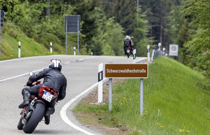 Schön in die Kurve legen – so mögen es viele Motorradfahrer. Die kurvige Schwarzwaldhochstraße ist ideal dafür. (Symbolbild)<span class='image-autor'>Foto: imago/Arnulf Hettrich</span>