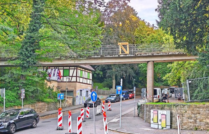 Von der Brücke geht es über eine Rampe auf die Hohenheimer Straße.<span class='image-autor'>Foto: /Sebastian Steegmüller</span>