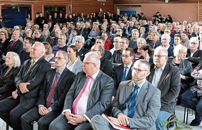 Volles Haus bei der Einwohnerversammlung gestern Mittag in Ochsenbach.