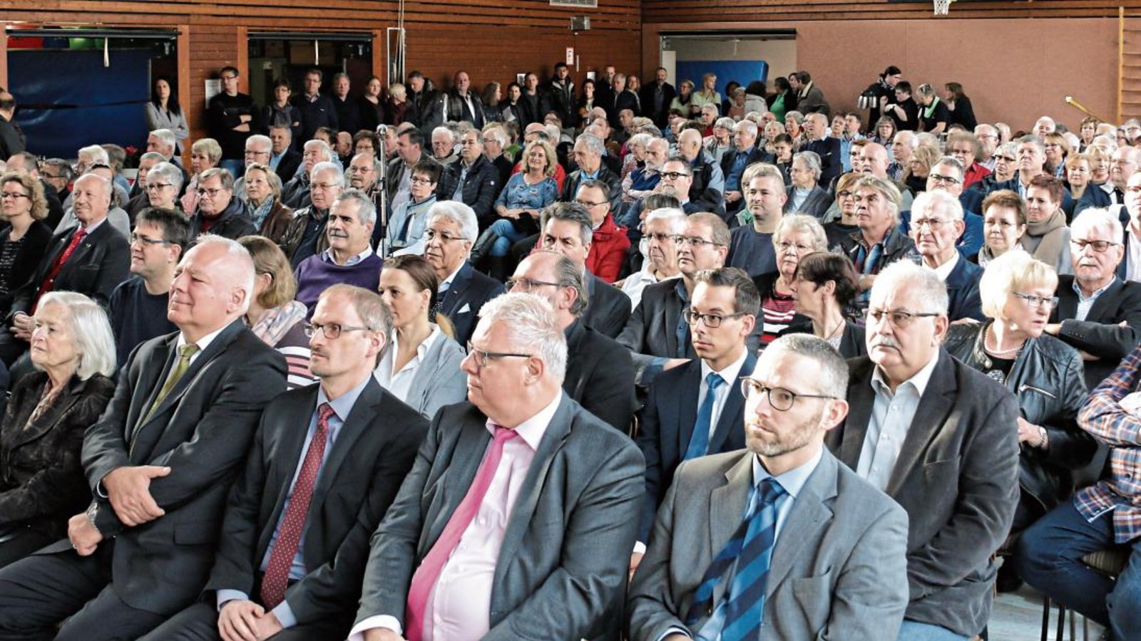 Volles Haus bei der Einwohnerversammlung gestern Mittag in Ochsenbach. Volles Haus bei der Einwohnerversammlung gestern Mittag in Ochsenbach.