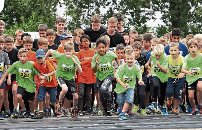 Wer hat beim Start die Nase vorn? Für einige Schüler wird das Rennen bereits auf den ersten Metern entschieden. Foto: Küppers
