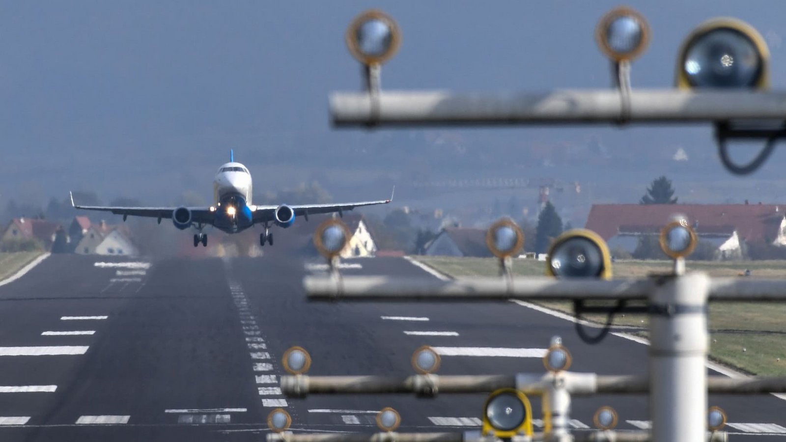 Passagiere am Bodensee können jetzt auch im Winter nach Palma fliegen. (Archivbild)picture alliance / dpa Passagiere am Bodensee können jetzt auch im Winter nach Palma fliegen. (Archivbild)picture alliance / dpa