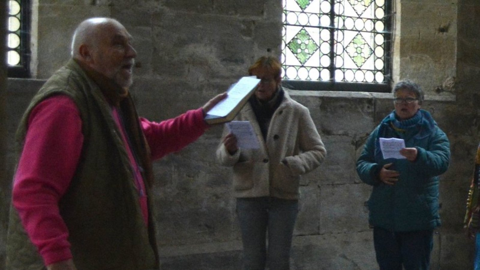 Bei den Einkehrtagen mit Laurant Jouvet (links) lebt der gregorianische Gesang im Kloster Maulbronn wieder auf. Foto: Stahlfeld