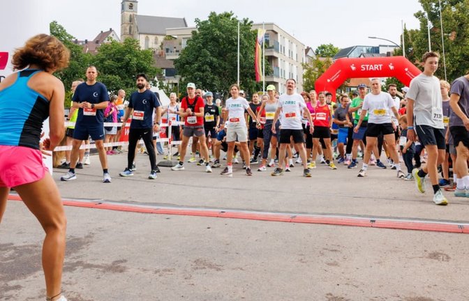 Aufwärmen für den Böblinger Stadtlauf!<span class='image-autor'>Stefanie Schlecht</span>