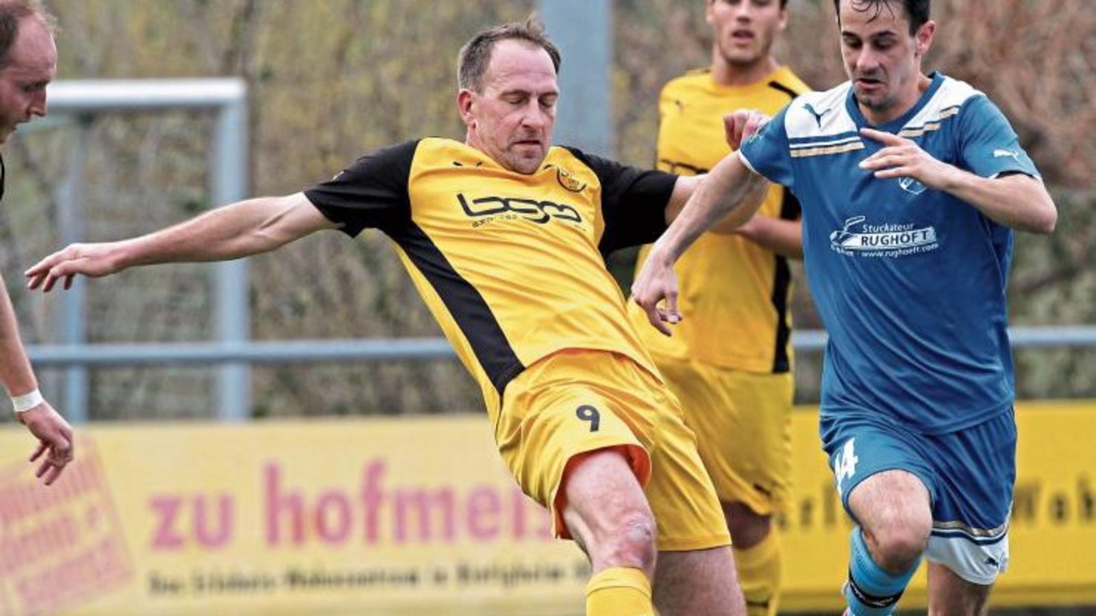 Marco Kubacki (links) noch zu aktiven Zeiten im Trikot des SV Freudental. Mit jetzt 50 Jahren hat er seine Kickstiefel an den Nagel gehängt und wurde mit einem Abschiedsspiel geehrt. Foto: Archiv/bz Marco Kubacki (links) noch zu aktiven Zeiten im Trikot des SV Freudental. Mit jetzt 50 Jahren hat er seine Kickstiefel an den Nagel gehängt und wurde mit einem Abschiedsspiel geehrt. Foto: Archiv/bz
