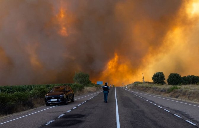 Waldbrände in Spanien aktuell:&nbsp; Im Naturpark Arribes del Duero in Fermoselle brach im Gebiet El Picón an den Hängen des Flusses Tormes ein Feuer aus.<span class='image-autor'>Paloma V. Escarpa/EUROPA PRESS/dpa</span>