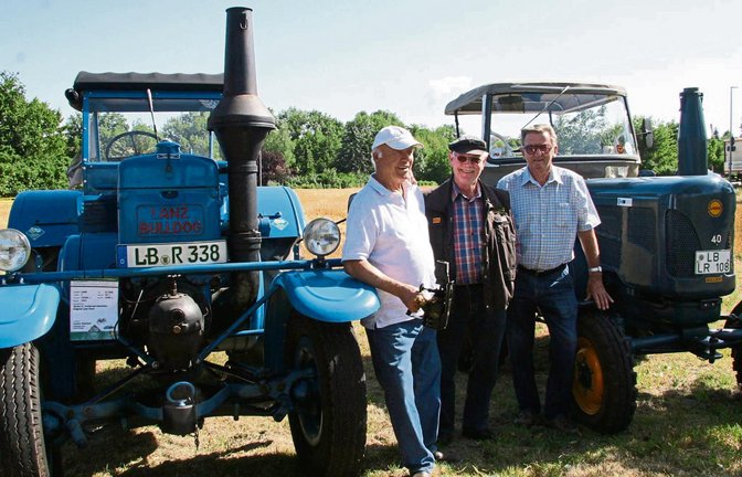 Gustav Reichert, Dieter Seitz und Walter Fischer (von links) sind mit ihren Schleppern nach Sersheim zum Oldtimertreffen gefahren.  Fotos: Rostek