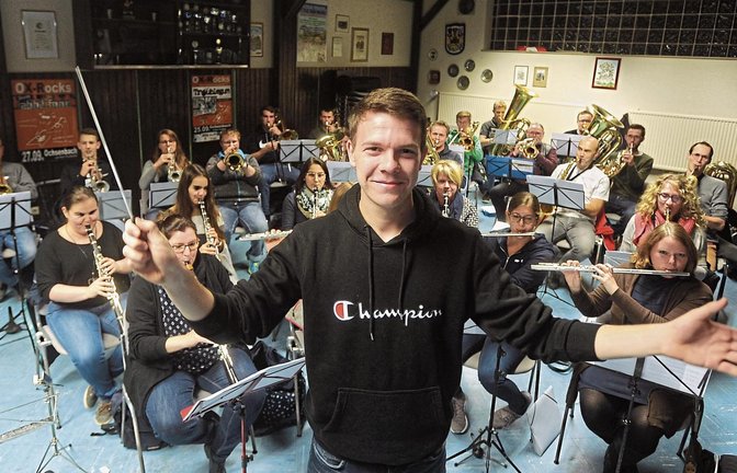 Schwingt beim Musikverein Ochsenbach den Taktstock: Felix Borkhardt. Foto: Kuhnle