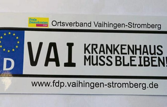 Angedockt an das VAI-Kennzeichen hat der FDP-Ortsverband Vaihingen-Stromberg jetzt einen neuen Aufkleber fürs Auto im Angebot: VAI Krankenhaus muss bleiben. Die Liberalen fordern eine Spezialisierung durch die Umwandlung der Inneren Abteilung in eine Akutgeriatrie, die Weiterführung des ambulanten-stationären Verbundes sowie die chirurgische Notfallversorgung bis 22 Uhr und an Wochenenden. Foto: Bögel