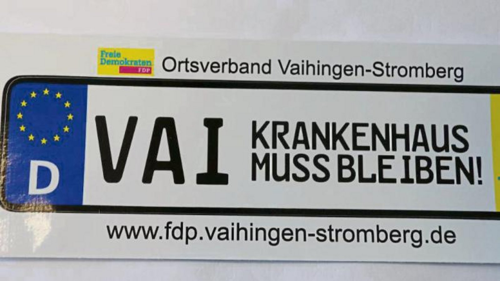 Angedockt an das VAI-Kennzeichen hat der FDP-Ortsverband Vaihingen-Stromberg jetzt einen neuen Aufkleber fürs Auto im Angebot: VAI Krankenhaus muss bleiben. Die Liberalen fordern eine Spezialisierung durch die Umwandlung der Inneren Abteilung in eine Akutgeriatrie, die Weiterführung des ambulanten-stationären Verbundes sowie die chirurgische Notfallversorgung bis 22 Uhr und an Wochenenden. Foto: Bögel Angedockt an das VAI-Kennzeichen hat der FDP-Ortsverband Vaihingen-Stromberg jetzt einen neuen Aufkleber fürs Auto im Angebot: VAI Krankenhaus muss bleiben. Die Liberalen fordern eine Spezialisierung durch die Umwandlung der Inneren Abteilung in eine Akutgeriatrie, die Weiterführung des ambulanten-stationären Verbundes sowie die chirurgische Notfallversorgung bis 22 Uhr und an Wochenenden. Foto: Bögel