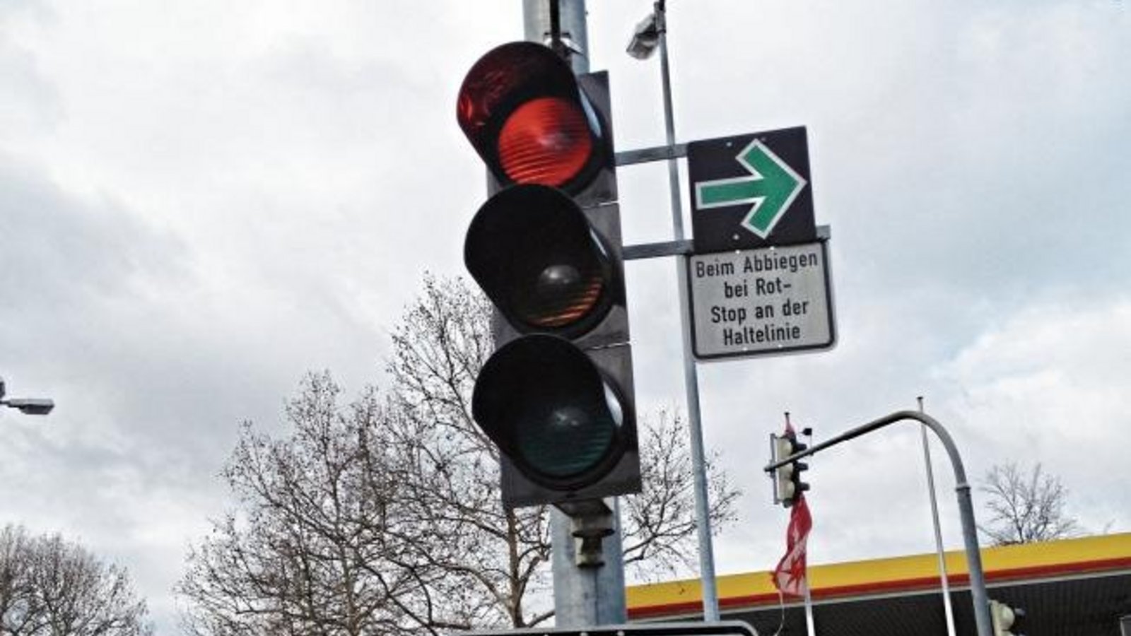 Es gibt ihn noch in Vaihingen: den grünen Pfeil. Foto: Rößler