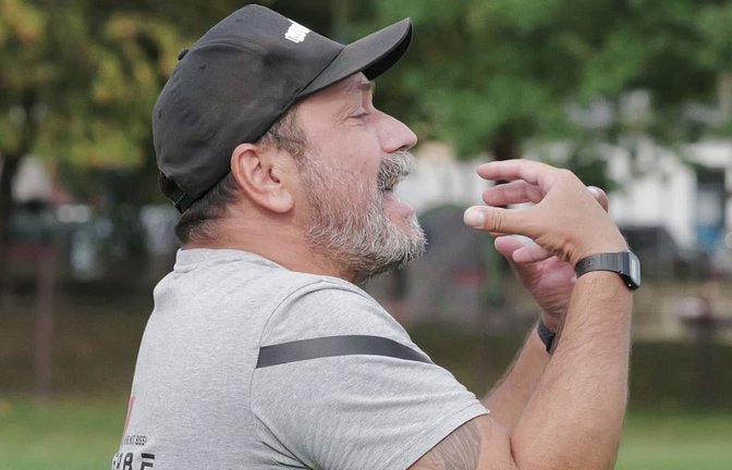 Der Hoffelder Trainer Grigorios Dimoulatos
hört zur Winterpause auf.<span class='image-autor'>Günter Bergmann</span>
