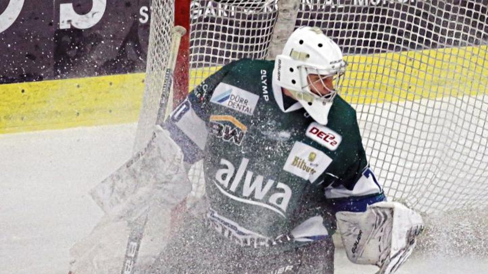 Goalie Leon Doubrawa war bei seinem DEL-2-Startdebüt gegen die Eispiraten Crimmitschau ein sicherer Rückhalt für die Bietigheim Steelers. Foto: Baumann