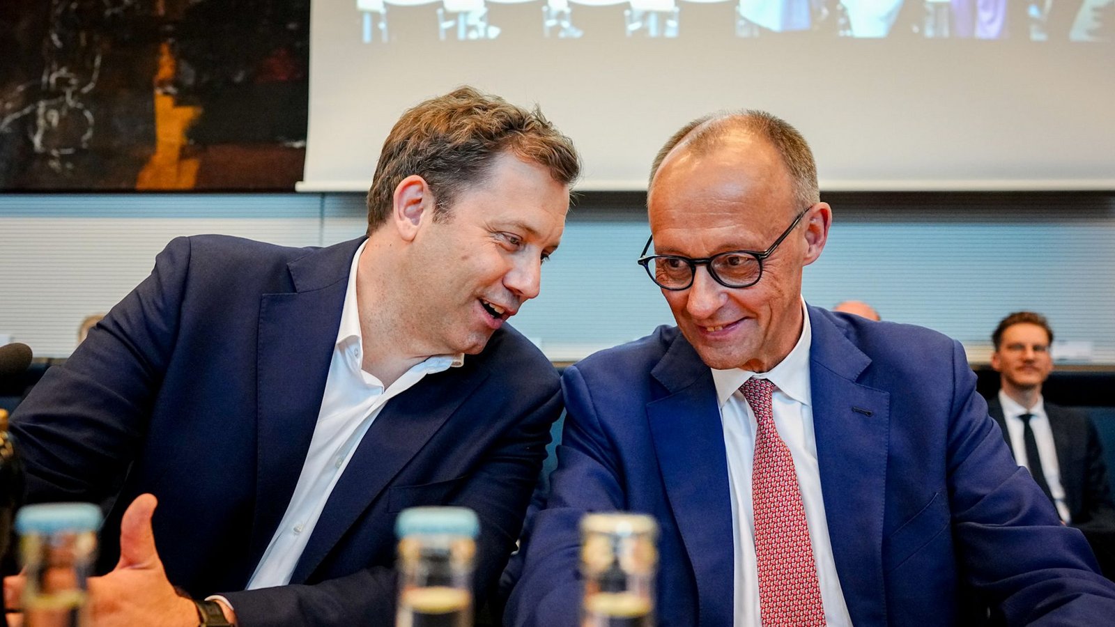 Aufeinander angewiesen: Lars Klingbeil und Friedrich Merz.Foto: Kay Nietfeld/dpa