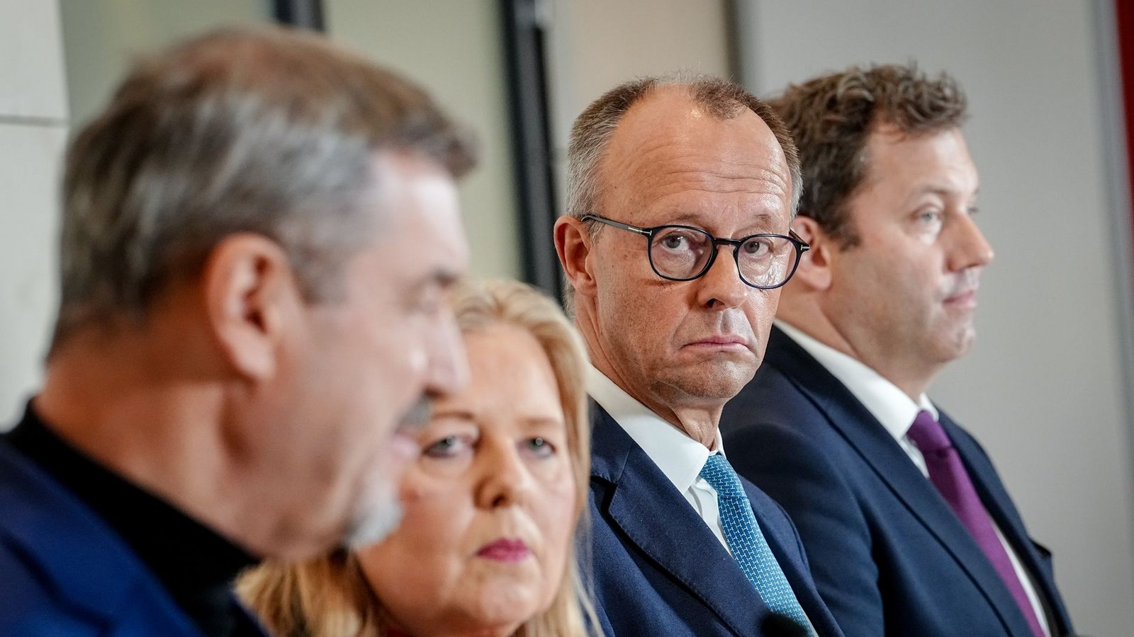 Die angekündigten Maßnahmen haben die Bürger nicht überzeugt. (Archivbild)Foto: Kay Nietfeld/dpa