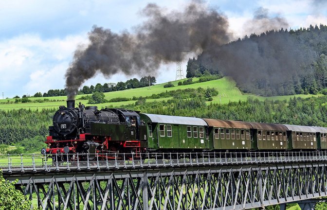 Eine von mehreren historischen Eisenbahnstrecken in Baden-Württemberg: die Sauschwänzlebahn. Weitere Museumsbahnen in der Bildergalerie.<span class='image-autor'>Foto: dpa/Patrick Seeger</span>