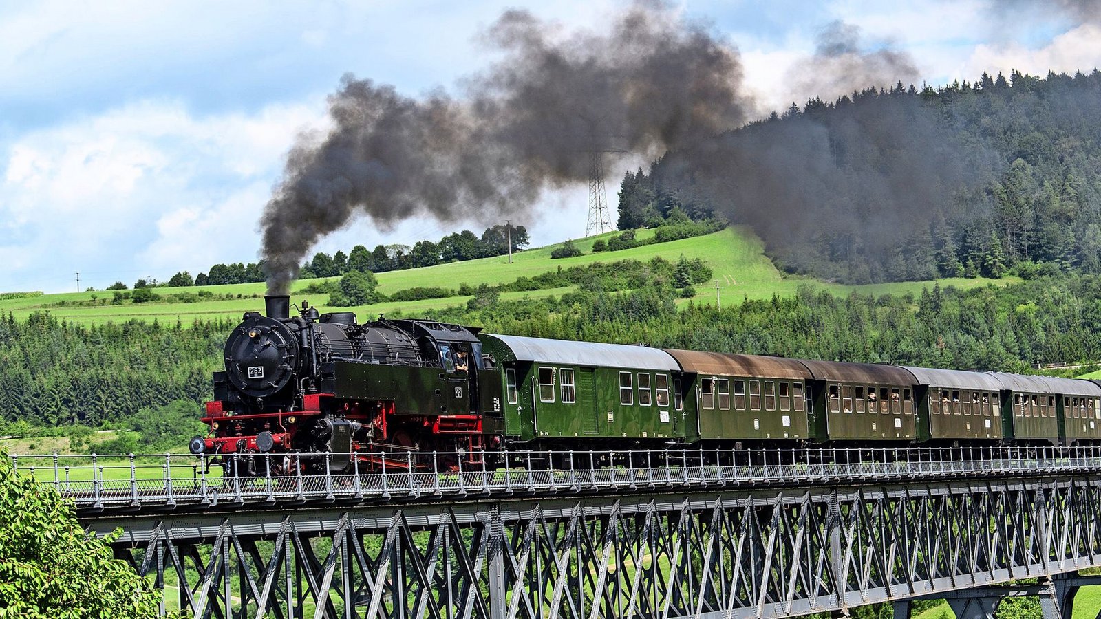 Eine von mehreren historischen Eisenbahnstrecken in Baden-Württemberg: die Sauschwänzlebahn. Weitere Museumsbahnen in der Bildergalerie.Foto: dpa/Patrick Seeger Eine von mehreren historischen Eisenbahnstrecken in Baden-Württemberg: die Sauschwänzlebahn. Weitere Museumsbahnen in der Bildergalerie.Foto: dpa/Patrick Seeger