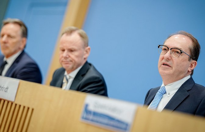 Vorsitzender der Innenministerkonferenz von Bund und Ländern ist aktuell Hamburgs Innensenator, Andy Grote (M). (Archivbild)<span class='image-autor'>Foto: Kay Nietfeld/dpa</span>
