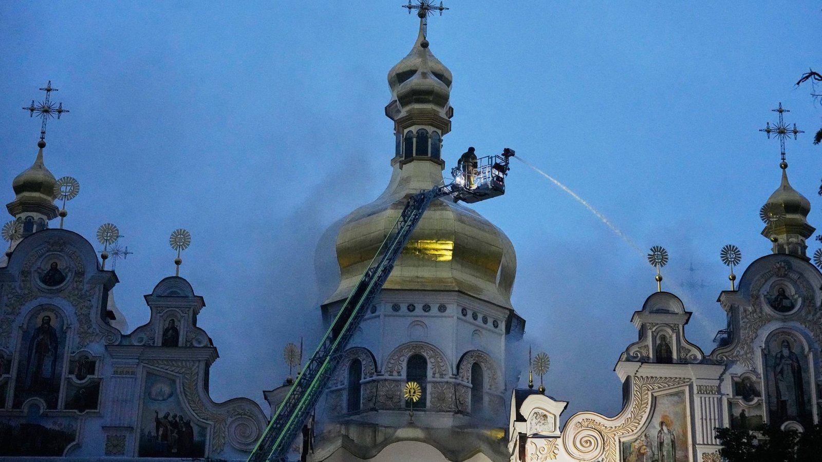 Das jahrhundertealte Höhlenkloster gehört zum Unesco-Weltkulturerbe.Foto: Efrem Lukatsk/AP/dpa