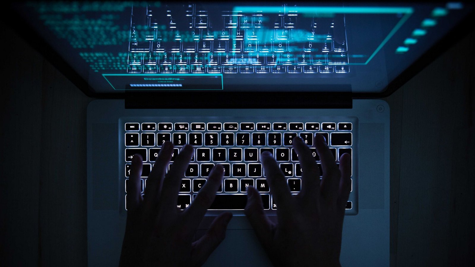 Der Staat darf mitlesen, was in privaten Chats ausgetauscht wird – aber nur, wenn es um die Verfolgung besonders schwerer Straftaten geht.Foto: Silas Stein/dpa