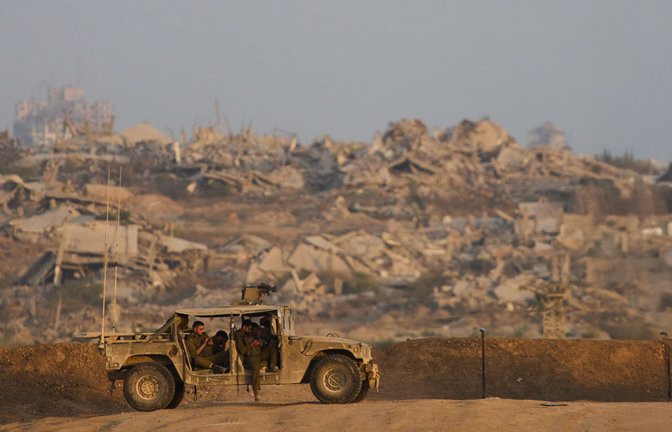 Nach Angaben der israelischen Armee ist das Waffenruheabkommen um 12 Uhr Ortszeit in Kraft getreten. (Archivbild)<span class='image-autor'>Foto: Ariel Schalit/AP/dpa</span>