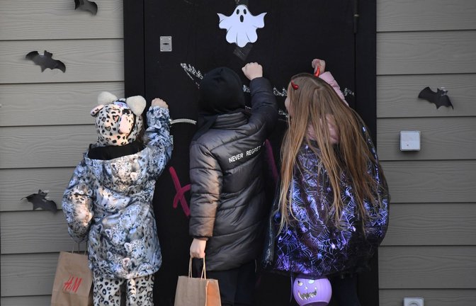 Die Mutter war am Halloweenabend mit ihren vier Kindern im Stadtteil Hassee von Haus zu Haus gezogen. (Symbolbild)<span class='image-autor'>Foto: imago images/SNA/Vitaliy Ankov via www.imago-images.de</span>