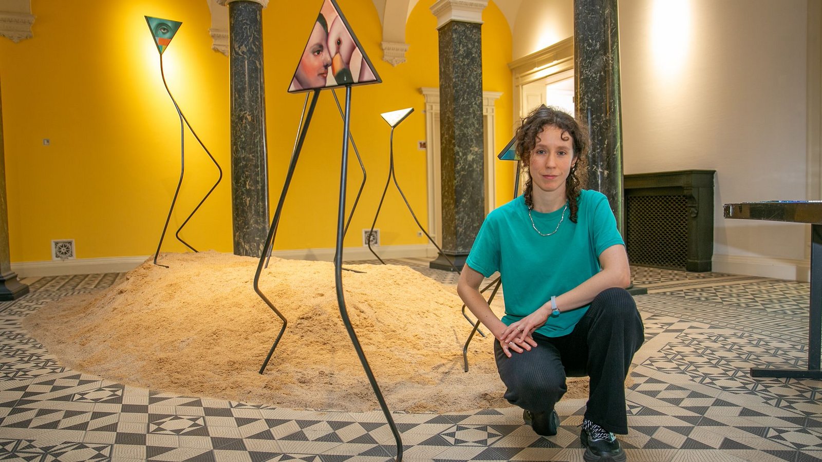 Ivana de Vivanco vor ihrer Installation in der Villa Merkel.Foto: Roberto Bulgrin