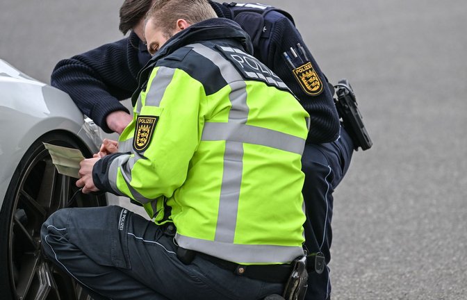 Die Polizei kontrollierte in Freiburg getunte Autos. (Symbolbild)<span class='image-autor'>Foto: dpa/Felix Kästle</span>