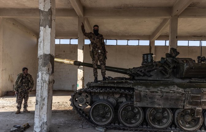 Bewaffnete syrische Oppositionskämpfer kontrollieren die Stadt Maarat al-Numan.<span class='image-autor'>Foto: dpa/Anas Alkharboutli</span>