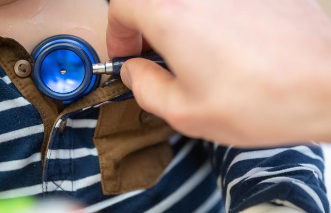 In der Kindermedizin krankt es an vielen Stellen.<span class='image-autor'>Foto: S. Gollnow/dpa</span>