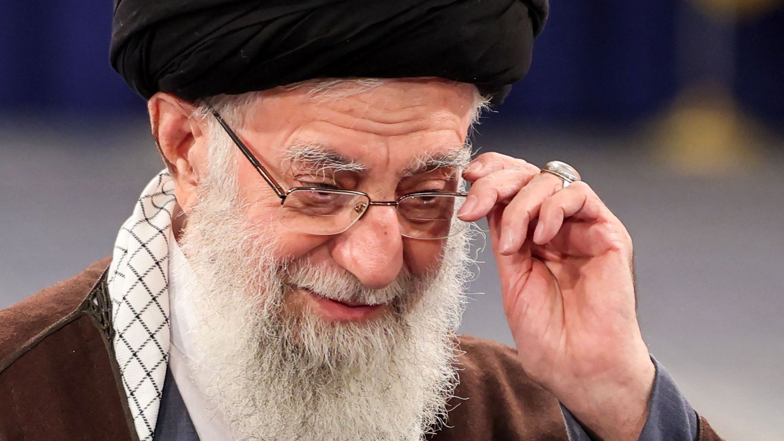 Ajatollah Khamenei, religiöses Oberhaupt des Iran und gleichzeitig Oberbefehlshaber der Streitkräfte des LandesFoto: AFP/ATTA KENARE Ajatollah Khamenei, religiöses Oberhaupt des Iran und gleichzeitig Oberbefehlshaber der Streitkräfte des LandesFoto: AFP/ATTA KENARE