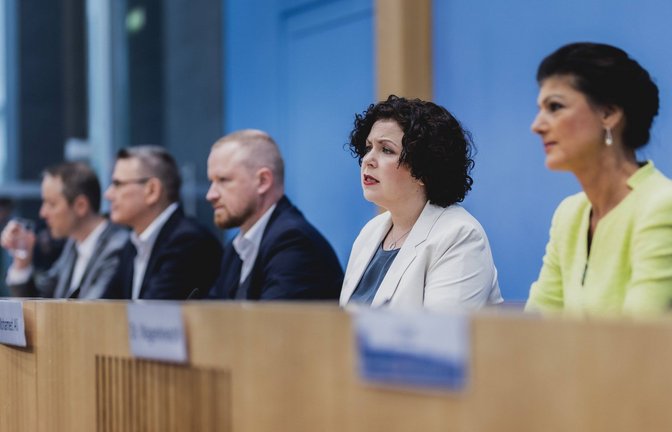 Der Vereinsvorstand (von rechts) : Sahra Wagenknecht, Amira Mohamed Ali, Christian Leye, Ralph Suikat und Lukas Schoen<span class='image-autor'>Foto: imago/Florian Gaertner</span>