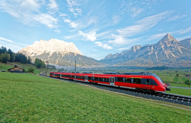 Mit dem Deutschlandticket nach Österreich.<span class='image-autor'>Foto: CHEN MIN CHUN / shutterstock.com</span>