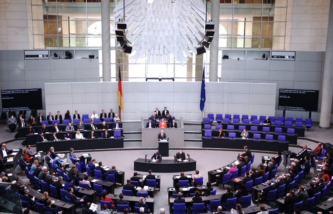 Bundeskanzler Olaf Scholz (SPD) spricht im Bundestag.<span class='image-autor'>Foto: Kay Nietfeld/dpa</span>